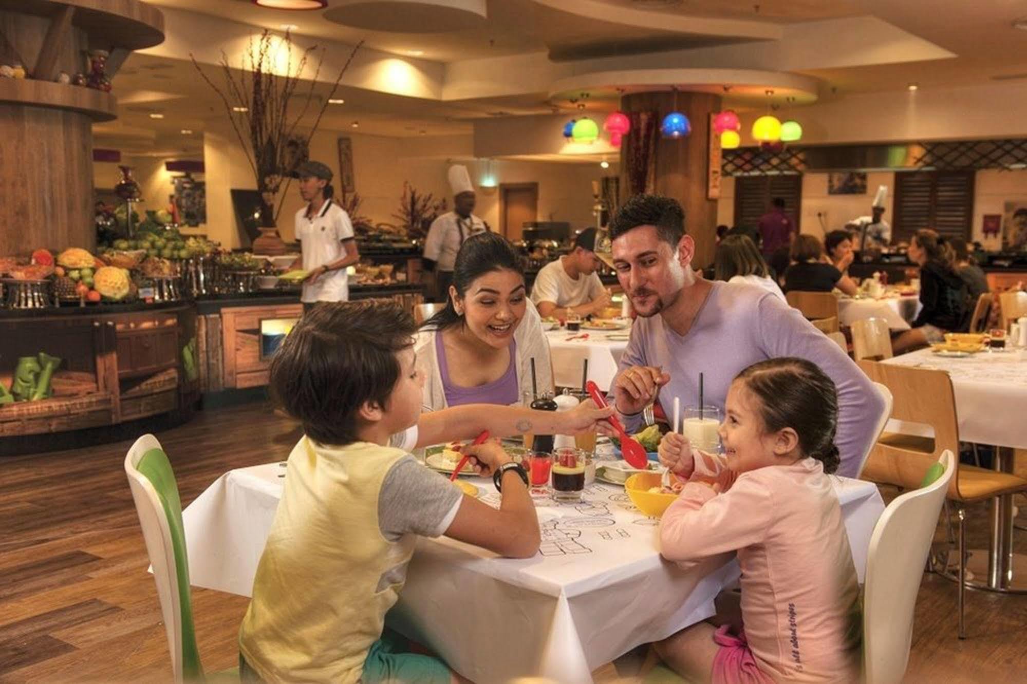 Legoland Malaysia Hotel Nusajaya  Exterior foto Family dining at the resort