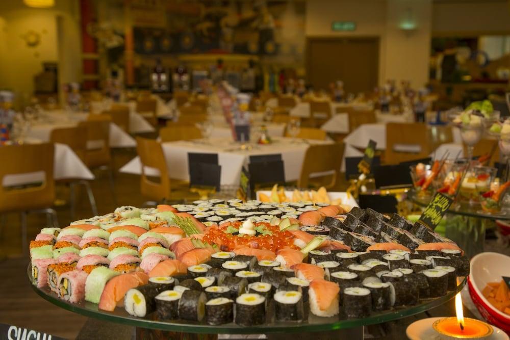 Legoland Malaysia Hotel Nusajaya  Exterior foto Sushi at a buffet